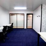 Privados con escritorios para 5 personas