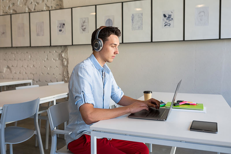 Cómo organizar tu jornada laboral en un coworking sin perder productividad.
